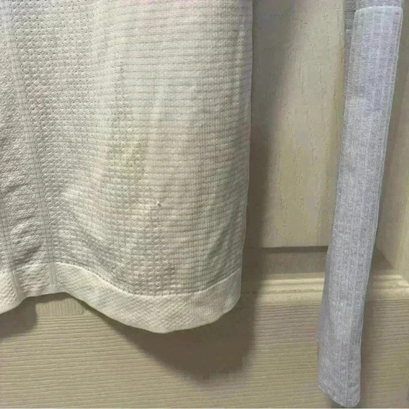 Luluemon Women's Swiftly Tech White And Blue Long Sleeve Sz 6 - Picture 7 of 8